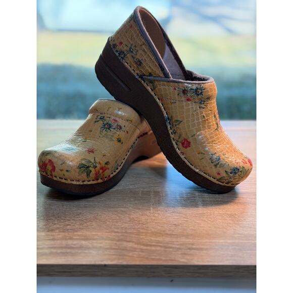 Dansko XP Clogs with Multicolor Floral Size Ladies US 8.5 EUR 39 - Picture 2 of 8